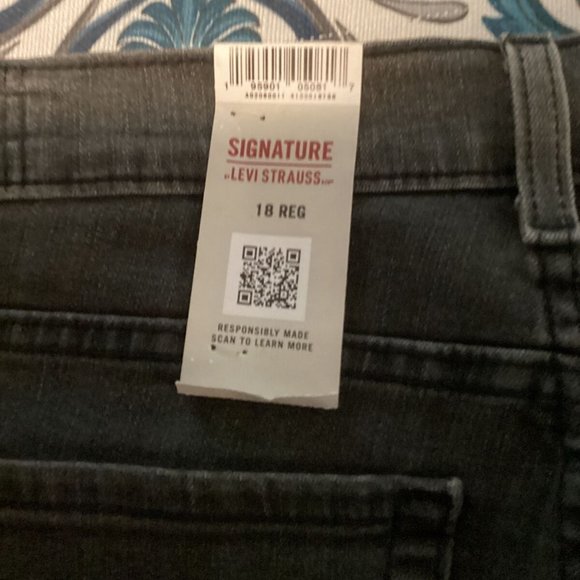 Signature Levi Strauss Black Distressed Boys Jeans Size 18 Reg New [NWT] - Picture 7 of 8